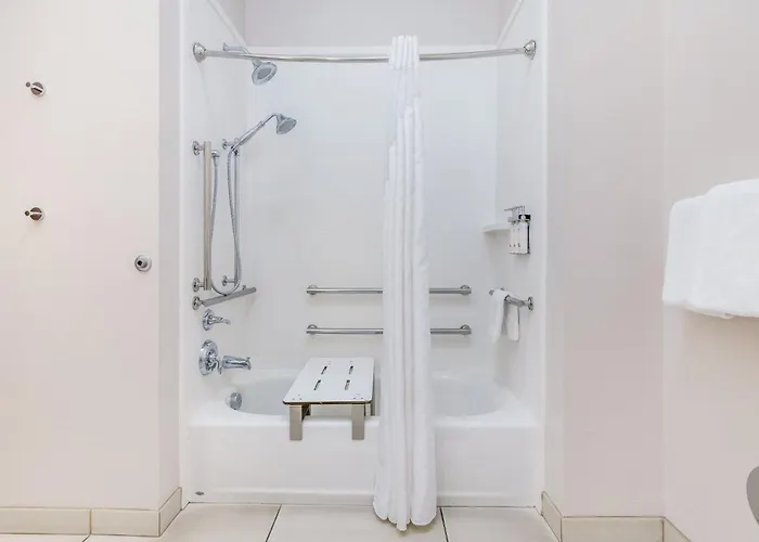Holiday Inn Express & Suites - Medford By Ihg