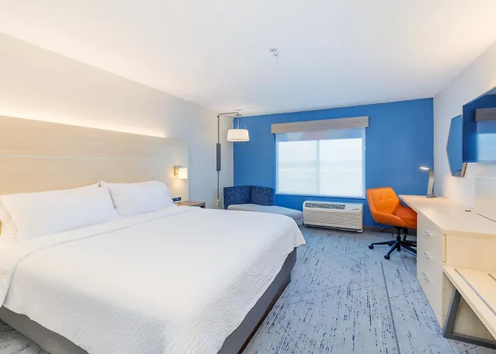 Holiday Inn Express & Suites - Medford By Ihg
