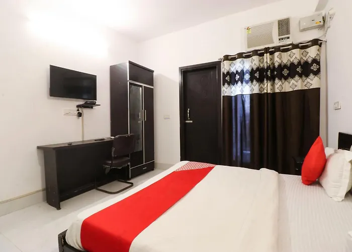 Hotel O Silver Palace Near Dwarka Sector 9 Metro Station