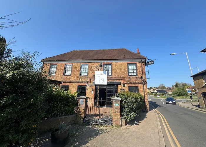 Oyo The Greyhound Inn