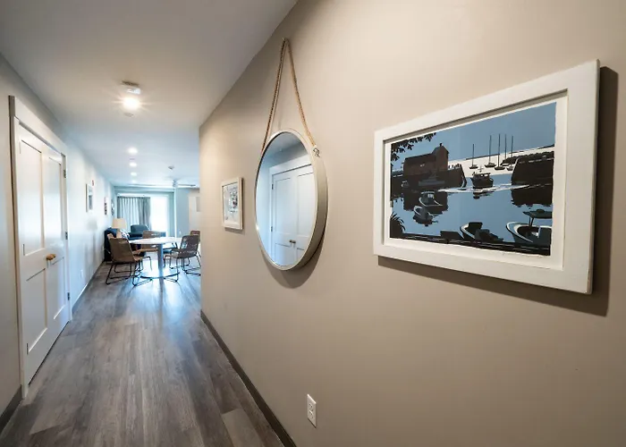 Long Beach Suites