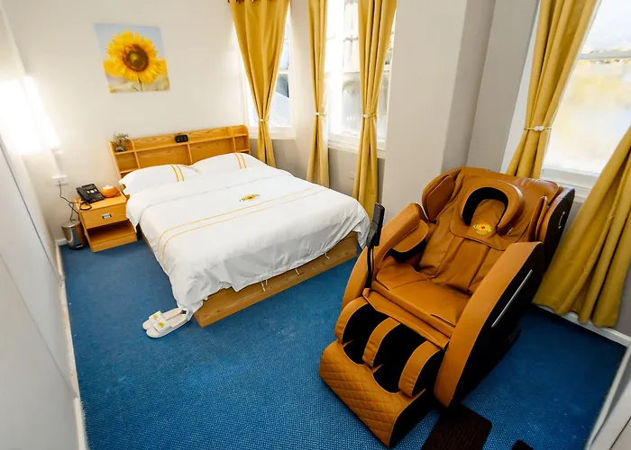 Hearty Center Motel