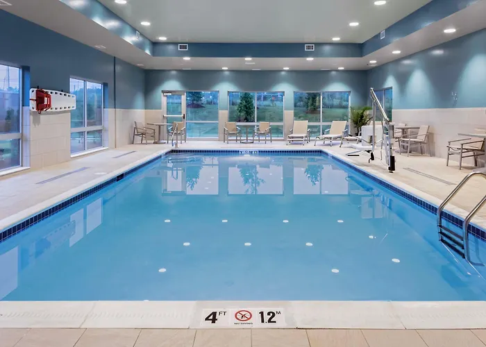 Holiday Inn Express & Suites - Madison By Ihg