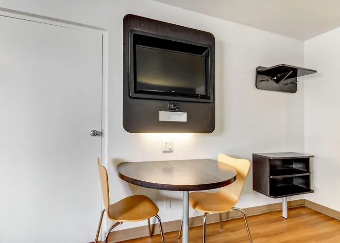 Motel 6 Waco - Lacy Lakeview