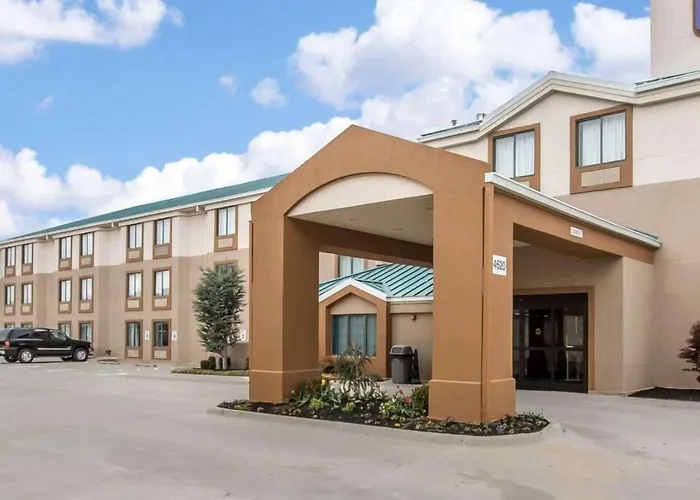 The Douillet By Demeure Hotels