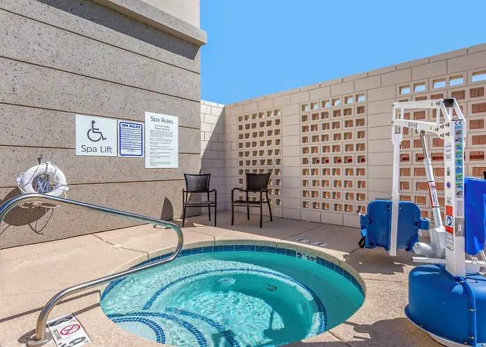 Holiday Inn Express & Suites - Phoenix Dwtn - State Capitol By Ihg