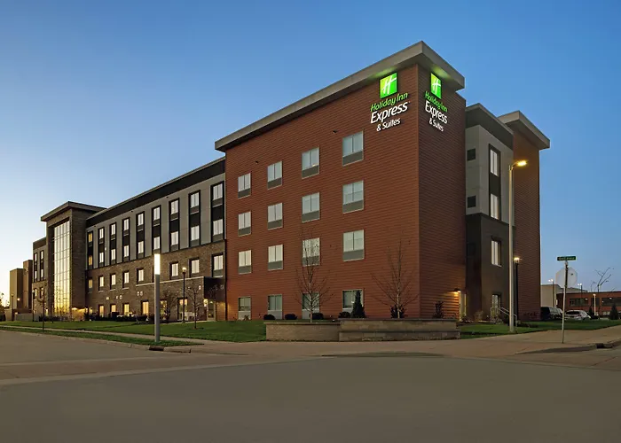 Holiday Inn Express & Suites - Milwaukee - Brookfield By Ihg