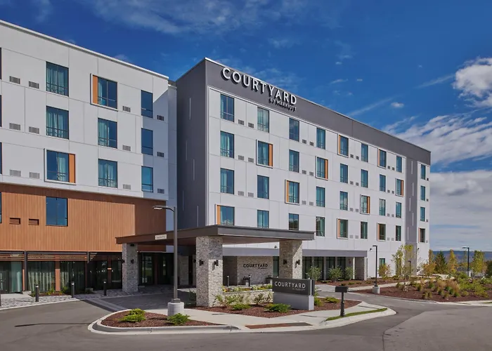 Courtyard By Marriott Petoskey At Victories Square