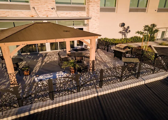 Holiday Inn Express & Suites Chico By Ihg