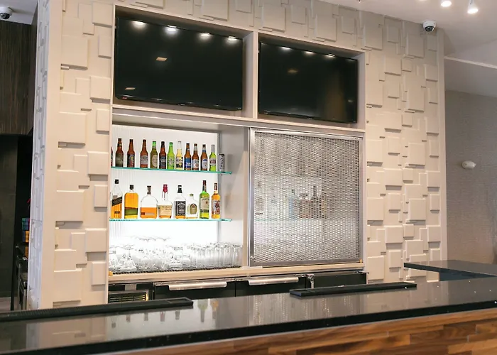 Courtyard By Marriott Elkhart Hotel