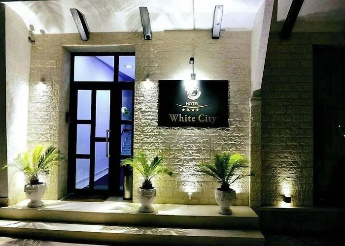 Hotel & Restaurant White City