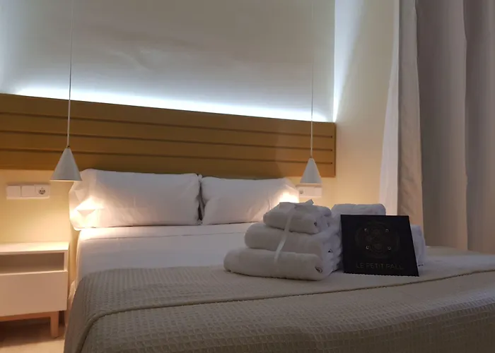 Le Petit Palue-Fuencarral Hotel Madri