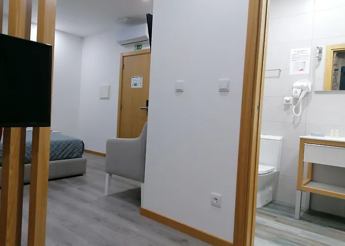 Alojamento Girassol - Guest House - Quarto Com Casa De Banho Privativa