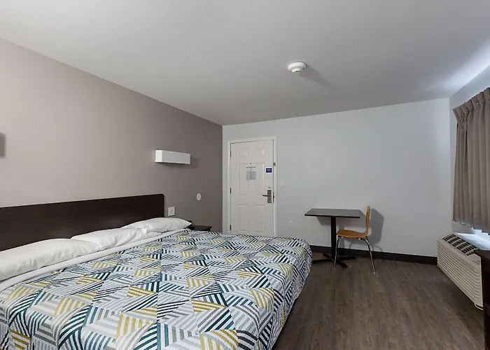 Motel 6-Show Low, Az