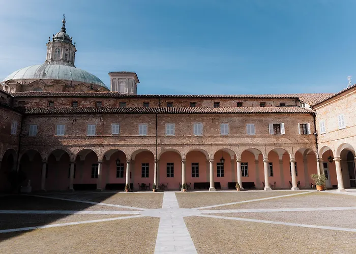 Casa Regina Montis Regalis