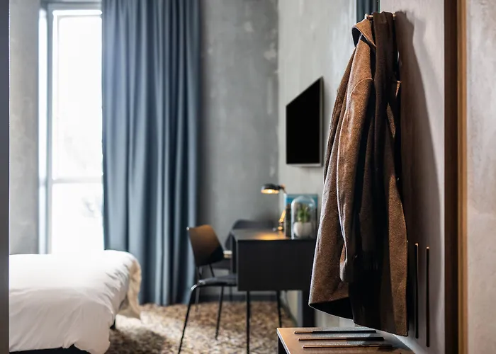 Peak 12 Hotel
