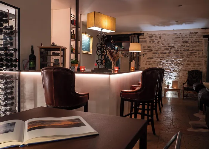 Les Remparts Hotels Et Demeures Historiques