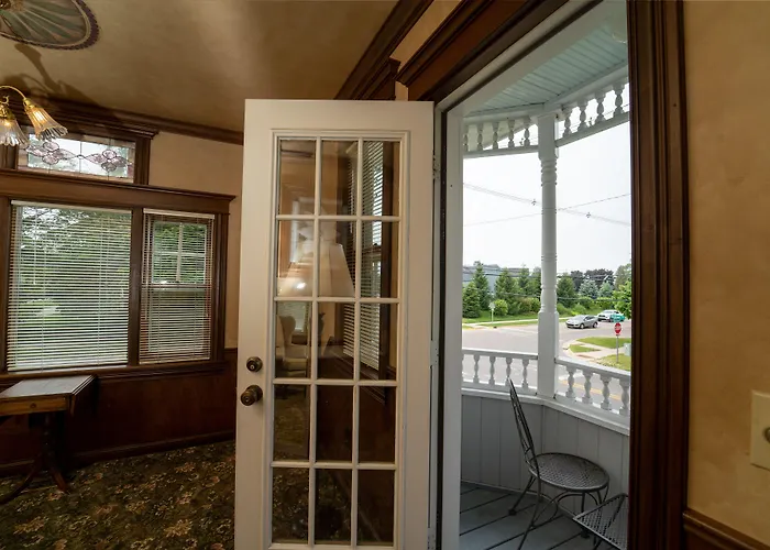 Yelton Manor Bed And Breakfast South Haven