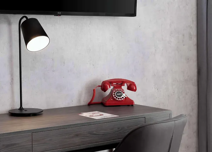 Radisson Red London Gatwick Airport