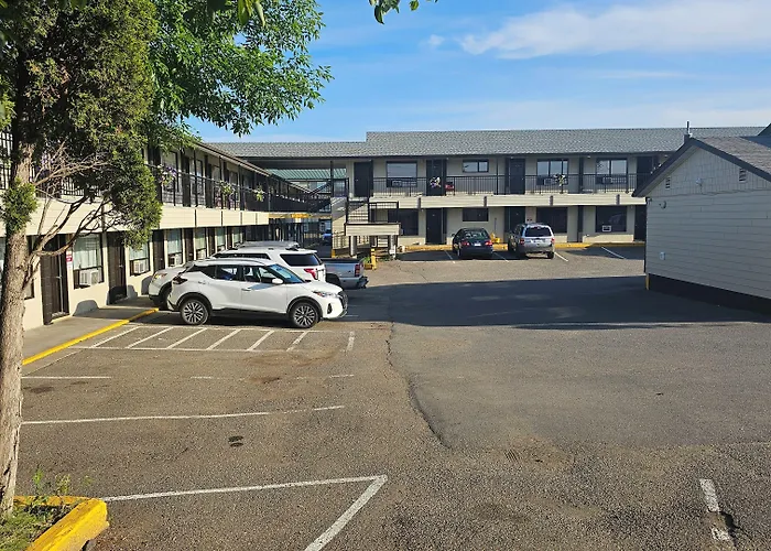 Camelot Court Motel
