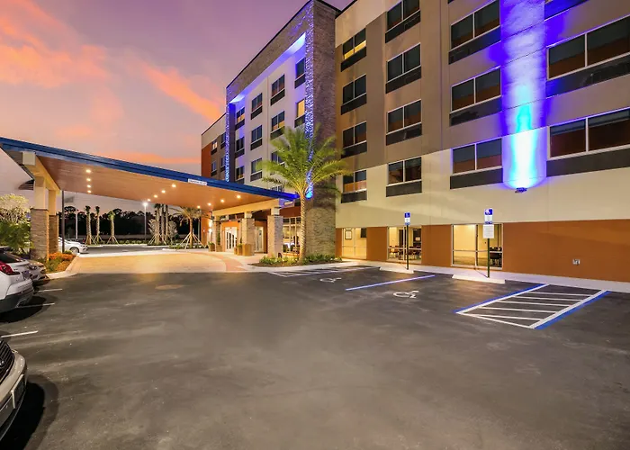 Holiday Inn Express & Suites Jacksonville - Town Center By Ihg