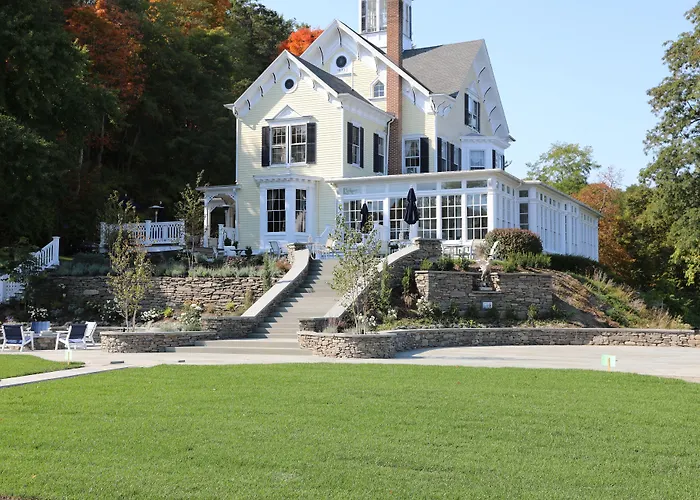 Inn At Taughannock Falls