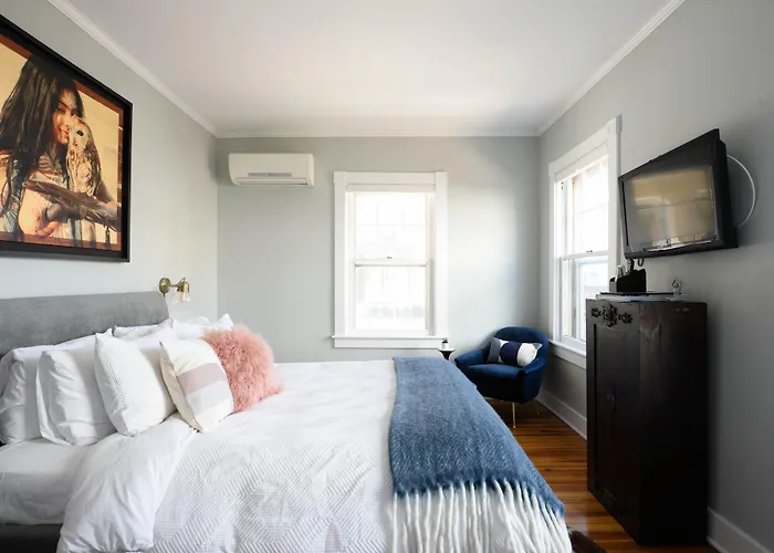 Nest Hudson Hotel