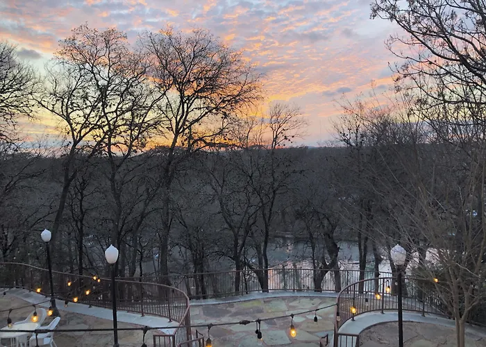 Gruene River Hotel & Retreat