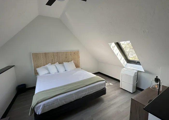 Harborside Suites