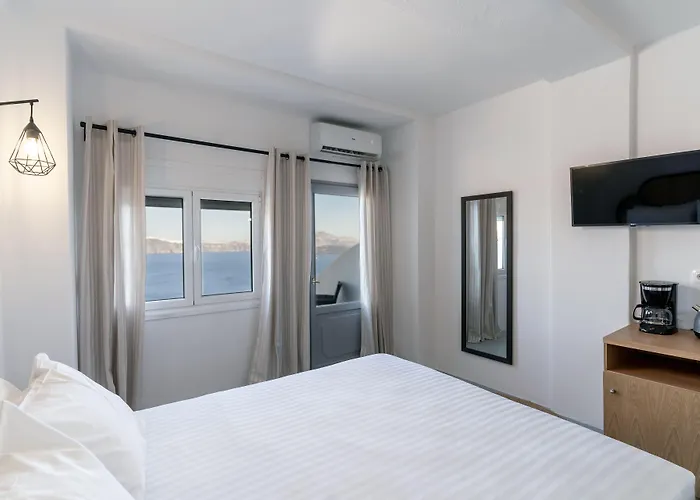 Evanthia Best View Thirassia Island Hotel