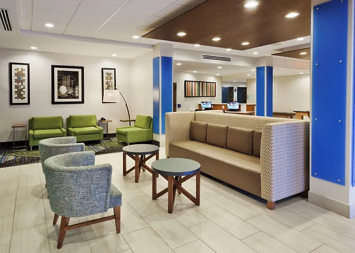 Holiday Inn Express & Suites - Fayetteville By Ihg