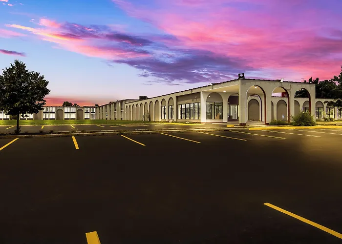 Hometowne Studios By Red Roof And Conference Center Chicago - N Aurora Naperville