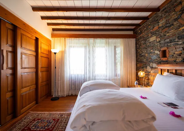 El Vino Hotel & Suites