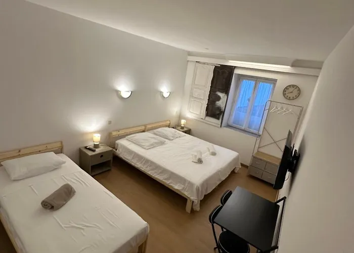 Hotel Le 5 Martigues