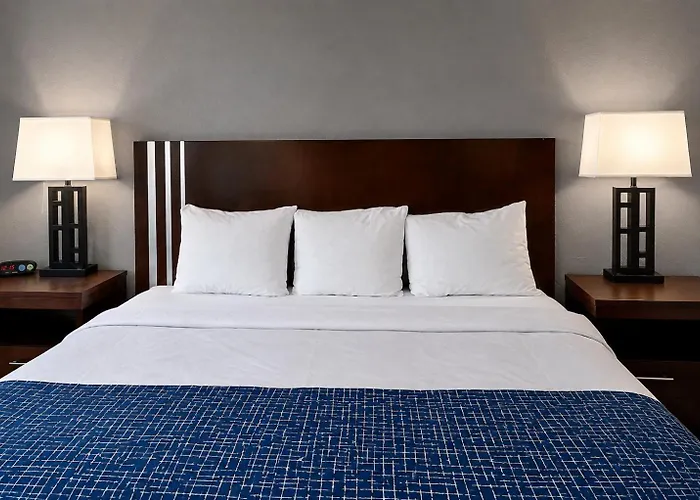 Travelodge By Wyndham Seymour