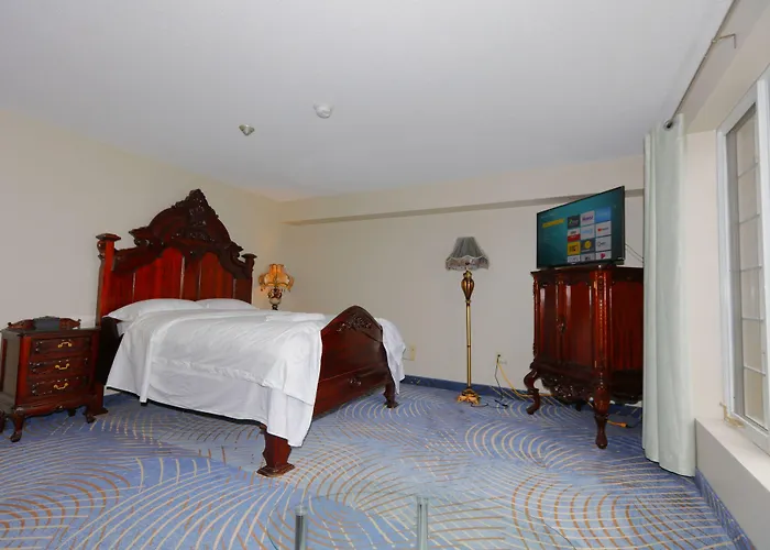 Fullerton Manor Inn