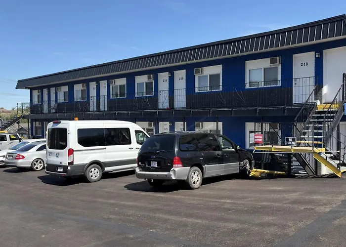 Riverside Motel And Suites