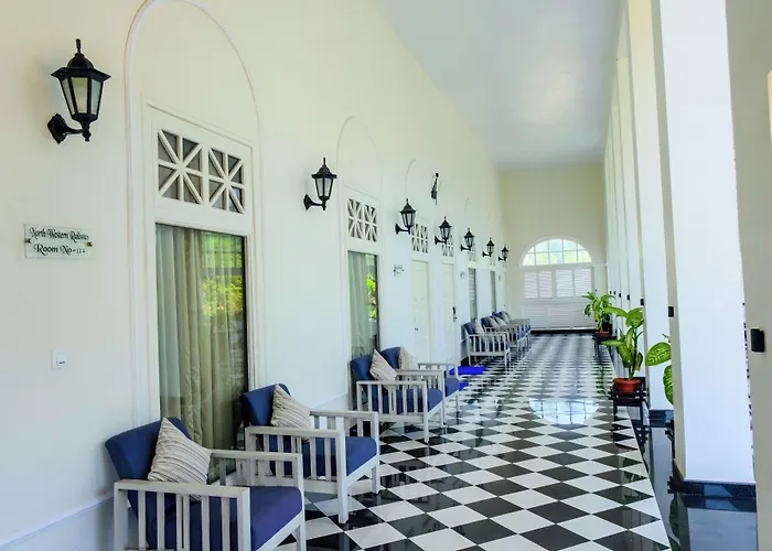 Chanakya Bnr Hotel