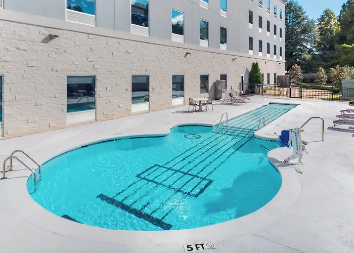 Holiday Inn Express & Suites Memphis Arpt Elvis Presley Blv By Ihg
