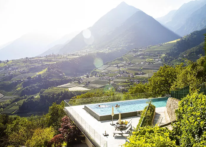 Hotel Finkennest - Panoramic Garden Resort Schenna