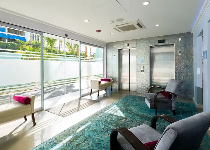 R Hotel Kingston