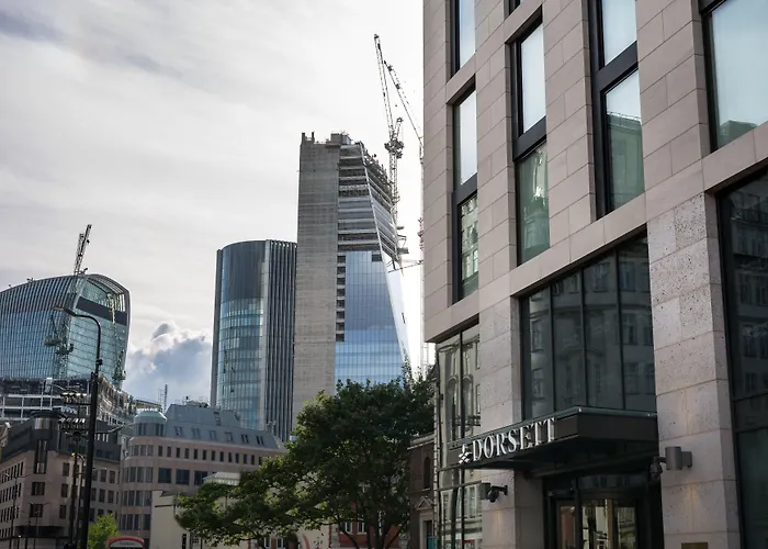 Leonardo Hotel London Aldgate - Formerly Hotel Saint