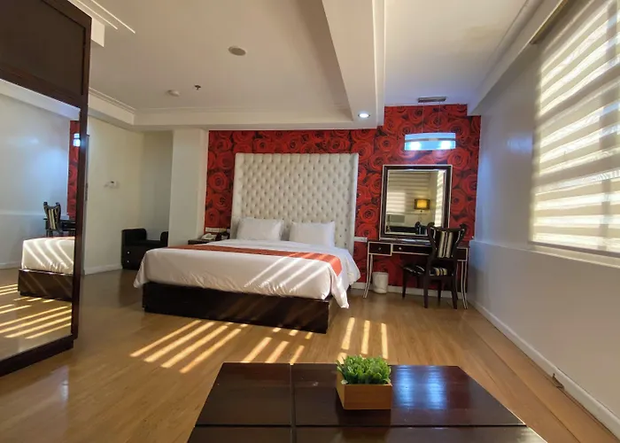 Queen Margarette Hotel Downtown