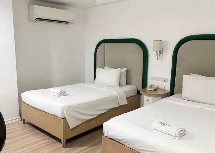 Queen Margarette Hotel Downtown