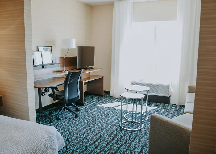 Fairfield Inn & Suites By Marriott Lincoln Airport