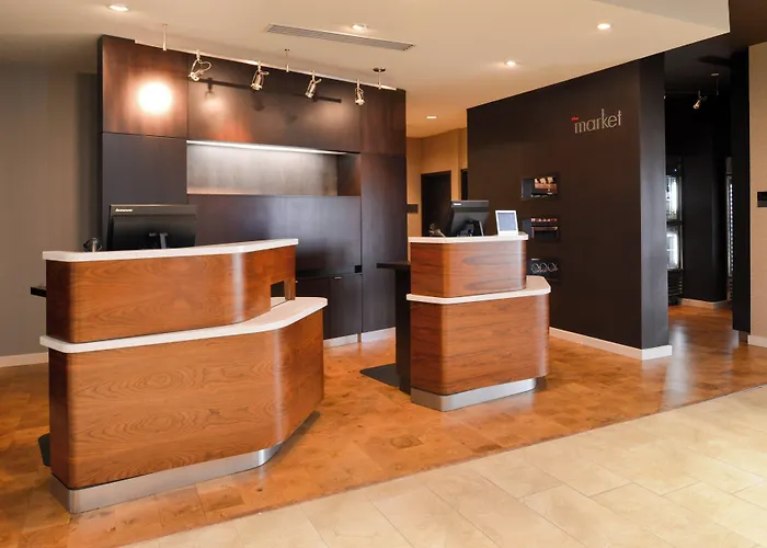 Courtyard By Marriott Toledo North Hotel