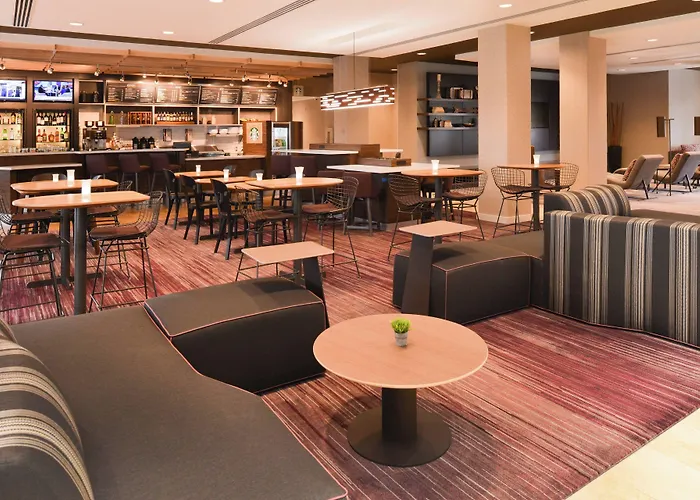 Courtyard By Marriott Toledo North Hotel