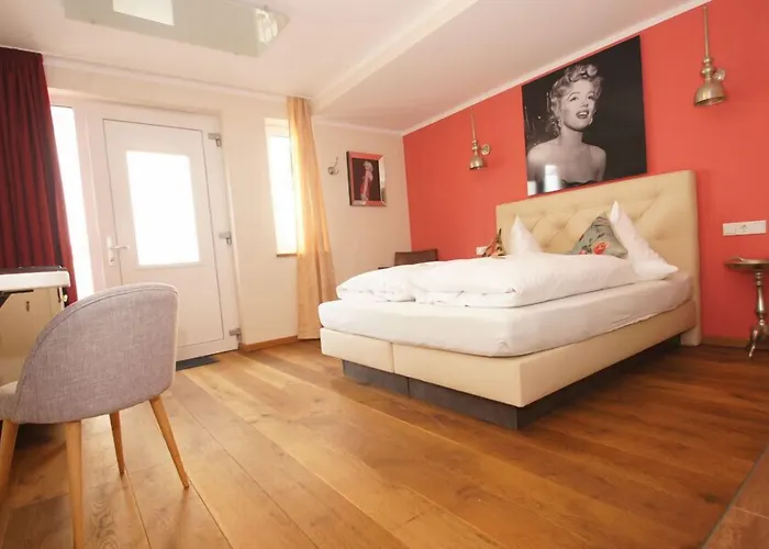 Uno Hotel Chapeau Noir - Free Parking By Ans