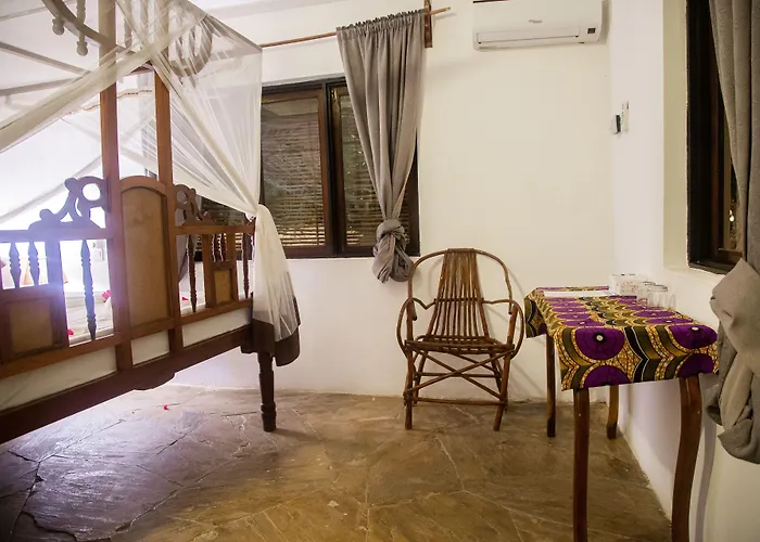 Moonshine Uroa Boutique Hotel