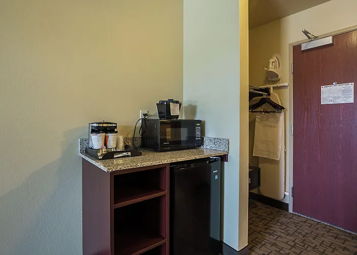 Cobblestone Inn & Suites - Altamont